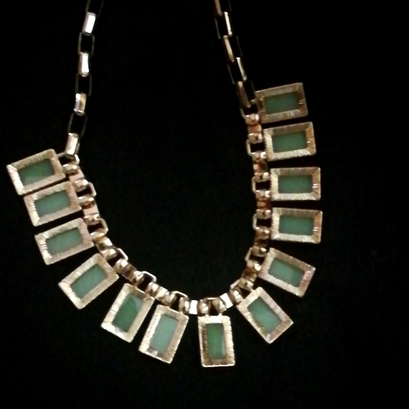 Gold Necklace w/pale green - Picture 4 of 4